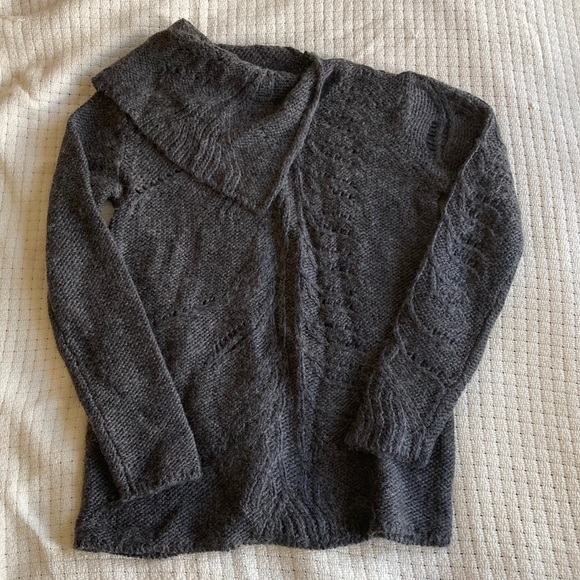 🆕 DKNY Grey wool Sweater- never worn!! - Picture 7 of 15